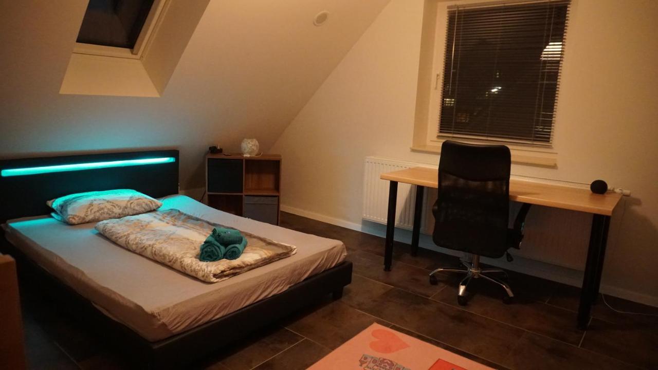 Neubau, Moderne Haushaelfte In Hamburg Apartment Exterior foto