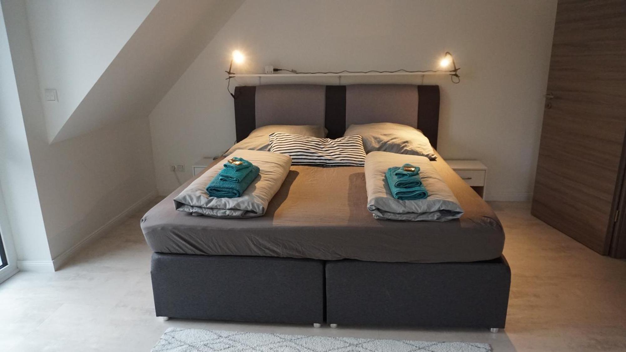 Neubau, Moderne Haushaelfte In Hamburg Apartment Exterior foto